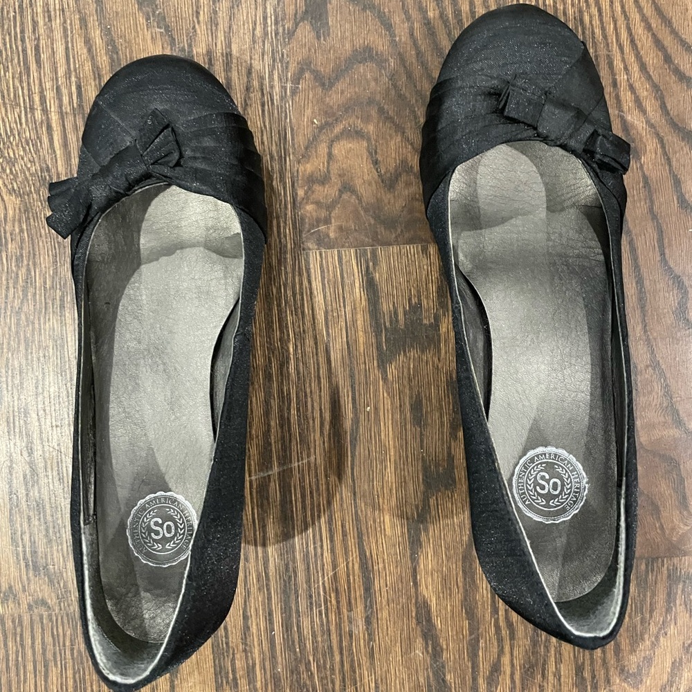 “So”Women’s Fabric Kitten Heel Pumps 9M Black Small Bow Detail On Top 2.5” Heel